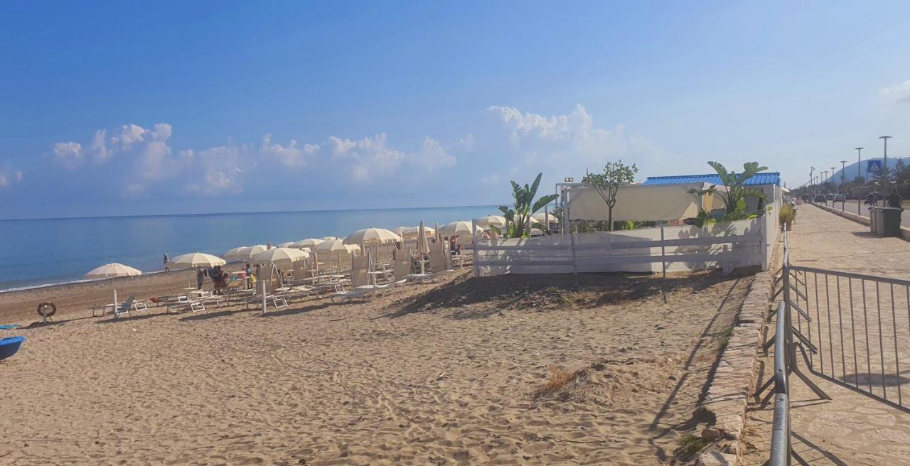 Rumah Saya Campofelice Di Roccella Bagian luar foto